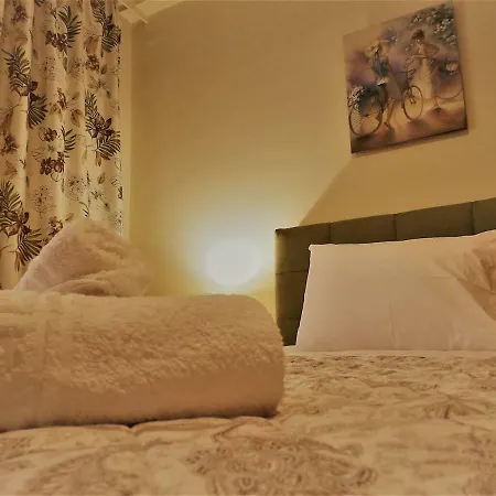 Delphic Horizons Apartman *