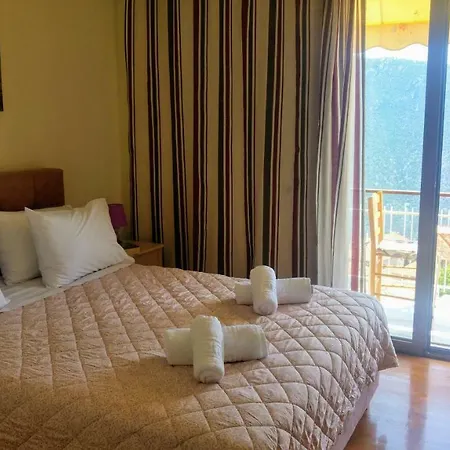 Delphic Horizons Apartman *